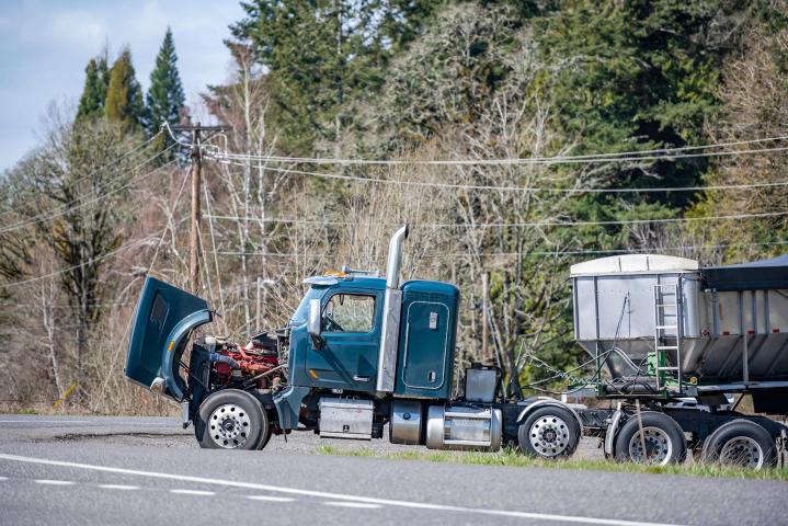 Heavy Diesel Truck Breakdown Laval